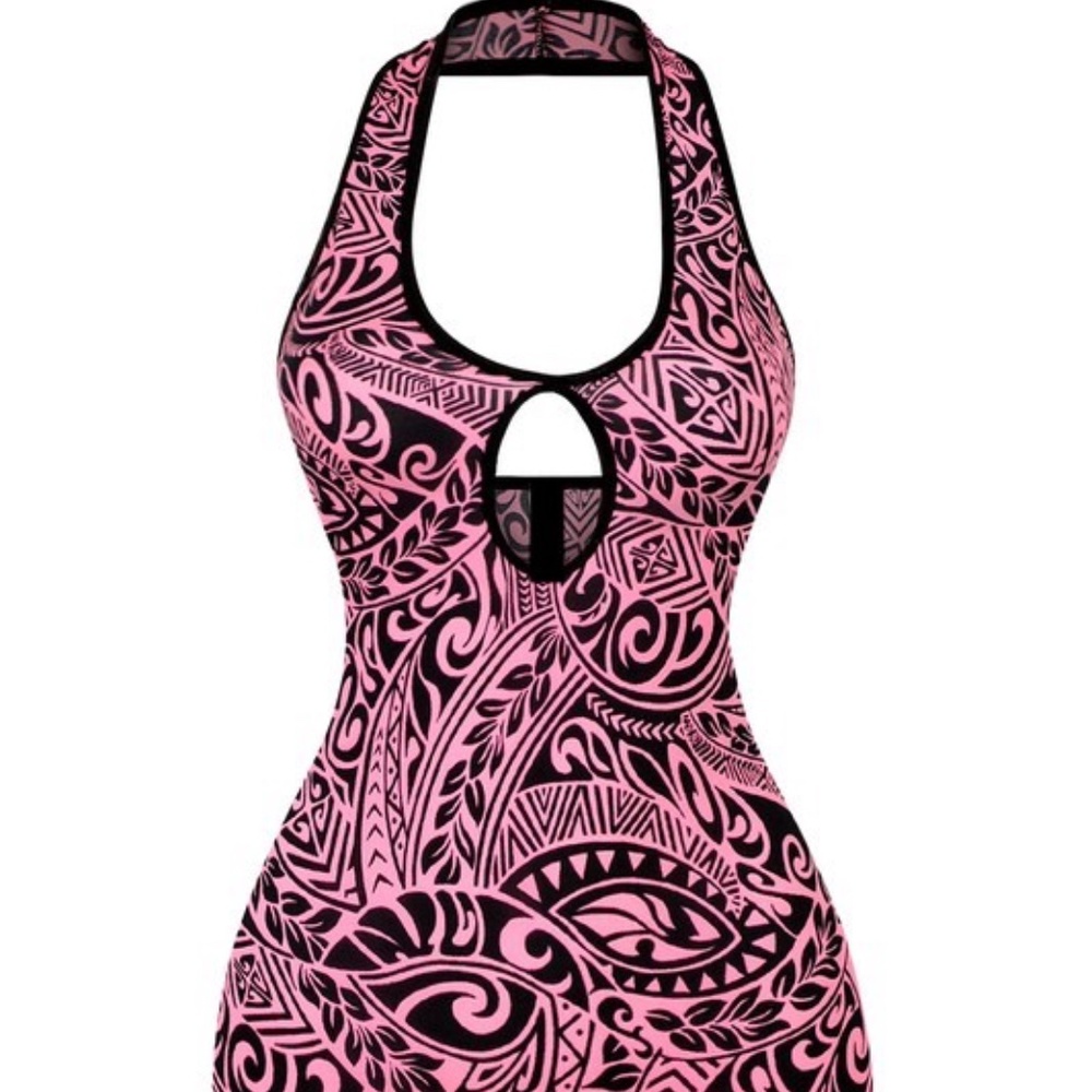 Sleeveless open back dress.